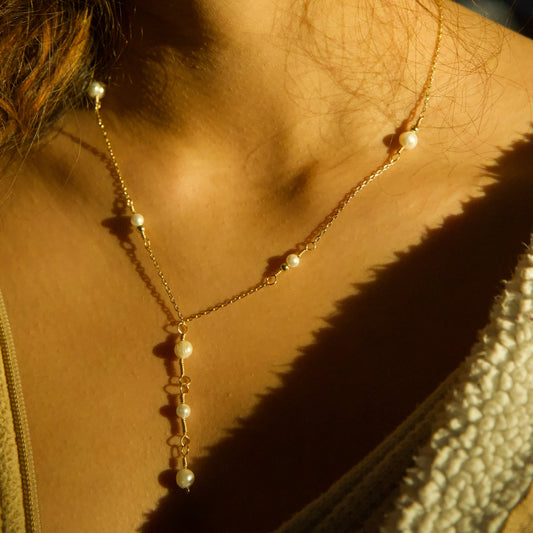 Gorgeous, Dainty, Elegant Faux Pearl Necklace